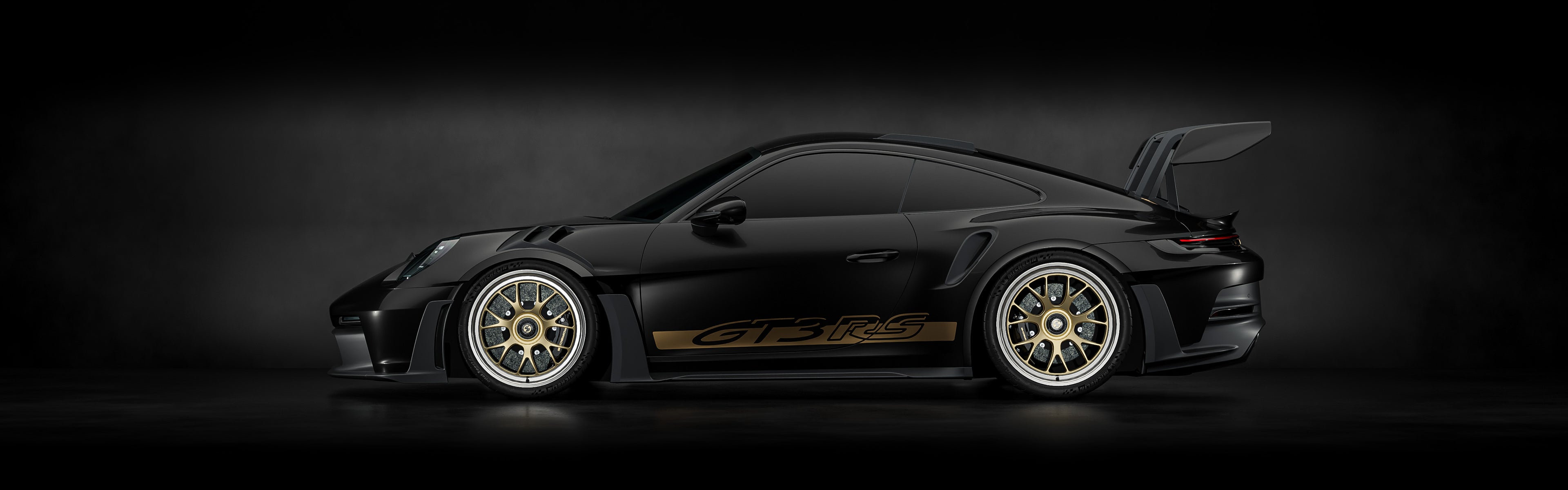 Strato Dynamics GT3RS with centerlock B7S in Grand-Prix Champagne with polished lip